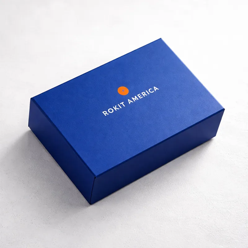 Custom Matte Coated Rigid Paper Box Window Gold Foil Stamping Sponge Lining Custom Logo Printed Folders for Eyelash Products