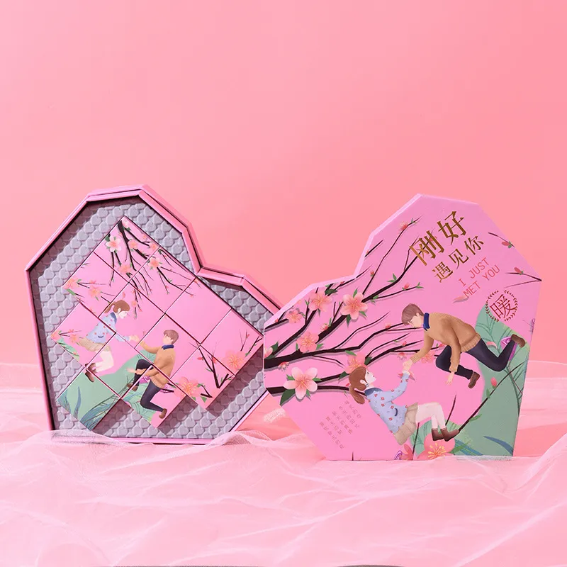 Custom Heart Shape Gift Box With Floral Print and Gold Trim for Jewelry or Earrings Packaging