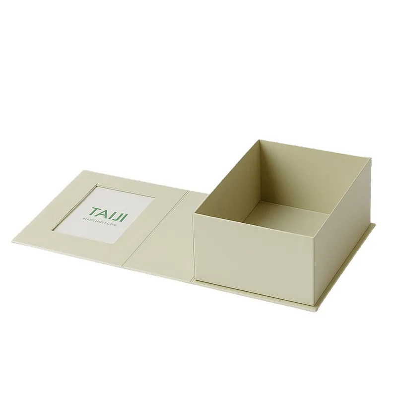 Custom Matte Coated Rigid Paper Box Window Gold Foil Stamping Sponge Lining Custom Logo Printed Folders for Eyelash Products