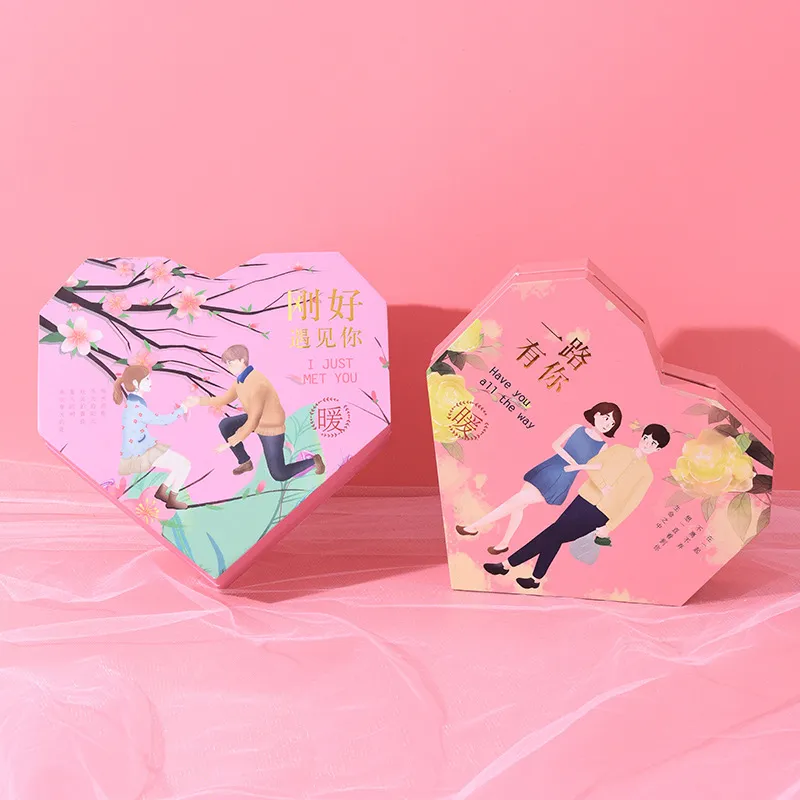 Custom Heart Shape Gift Box With Floral Print and Gold Trim for Jewelry or Earrings Packaging
