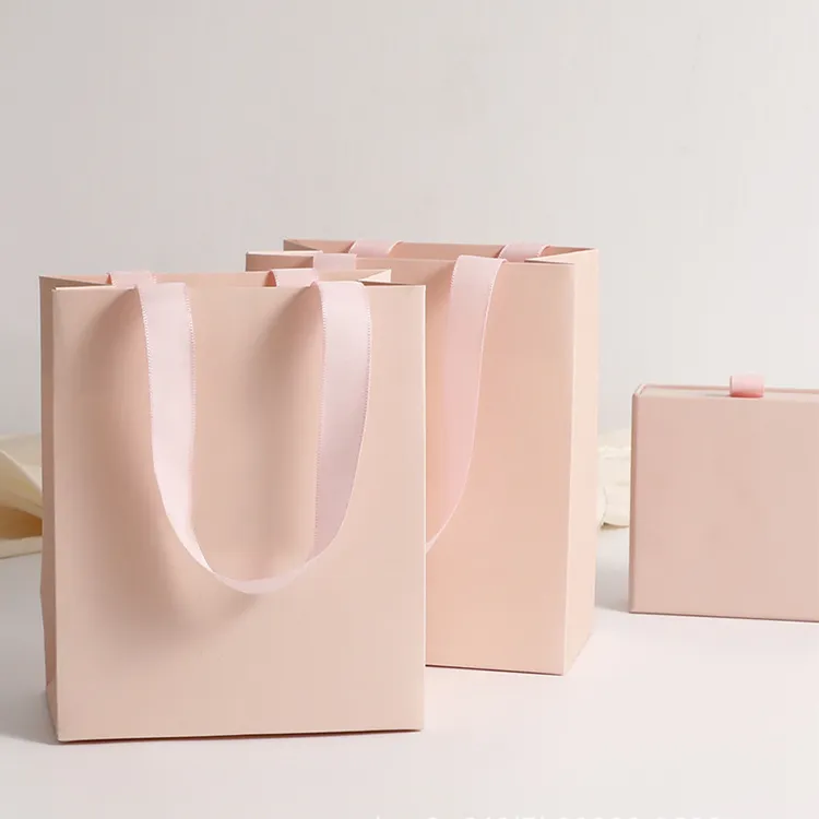 Custom Gift Paper Bags Custom Logo Gift Bags Wholesale White Card Gift Bags Luxury Gift Packaging Bags Eco Friendly Gift Bags