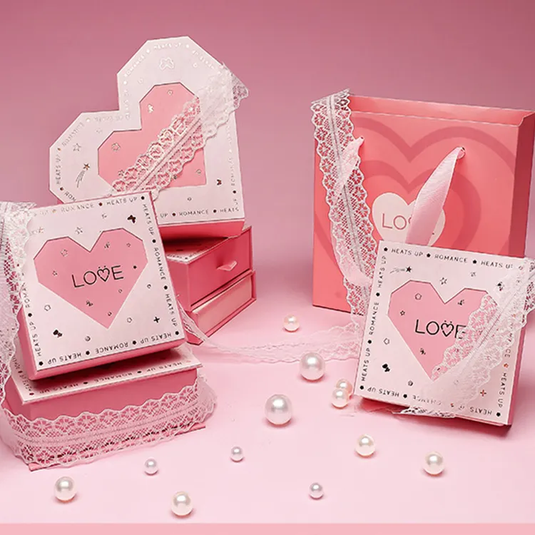 Customizable Magnetic Closure Jewelry Candle Gift Box Ribbon Handle Rigid Paperboard Packaging for Necklace Heart Shape Cosmetic