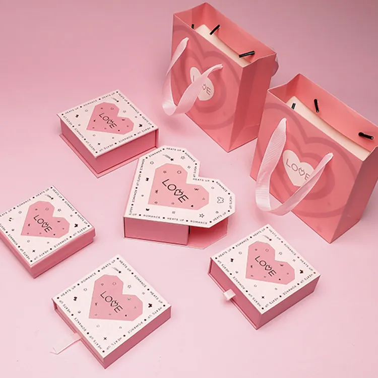 Customizable Magnetic Closure Jewelry Candle Gift Box Ribbon Handle Rigid Paperboard Packaging for Necklace Heart Shape Cosmetic