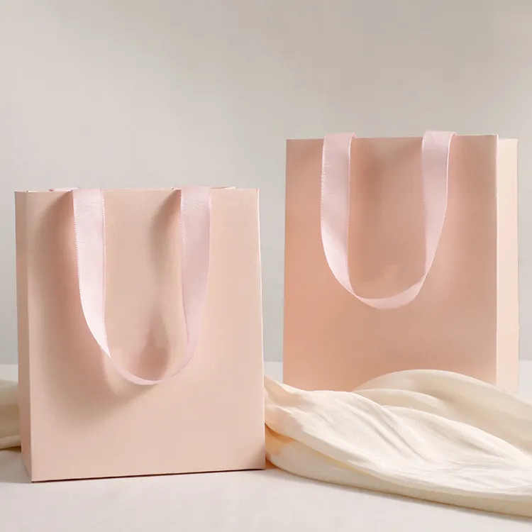 Custom Gift Paper Bags Custom Logo Gift Bags Wholesale White Card Gift Bags Luxury Gift Packaging Bags Eco Friendly Gift Bags