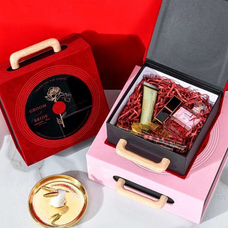 Luxury Suitcase Style Gift Box with Handle, Custom Clear Window Rigid Paper Box for Wedding Party Favor Chocolate Packaging