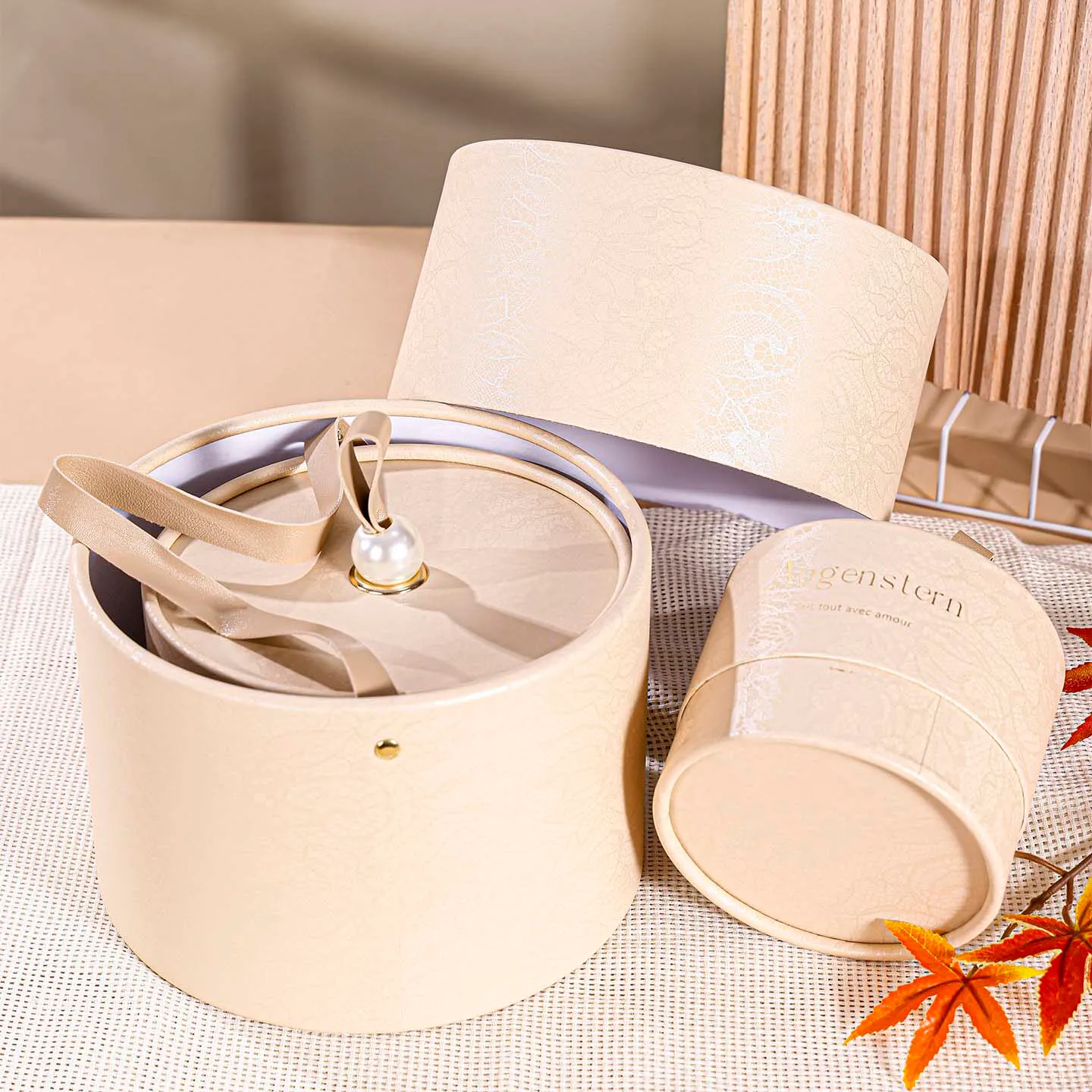 Factory Wholesale Premium Wedding Candy & Favor Boxes Creative Handheld Hug Buckets Embossing Recyclable Art Paper Rigid Boxes