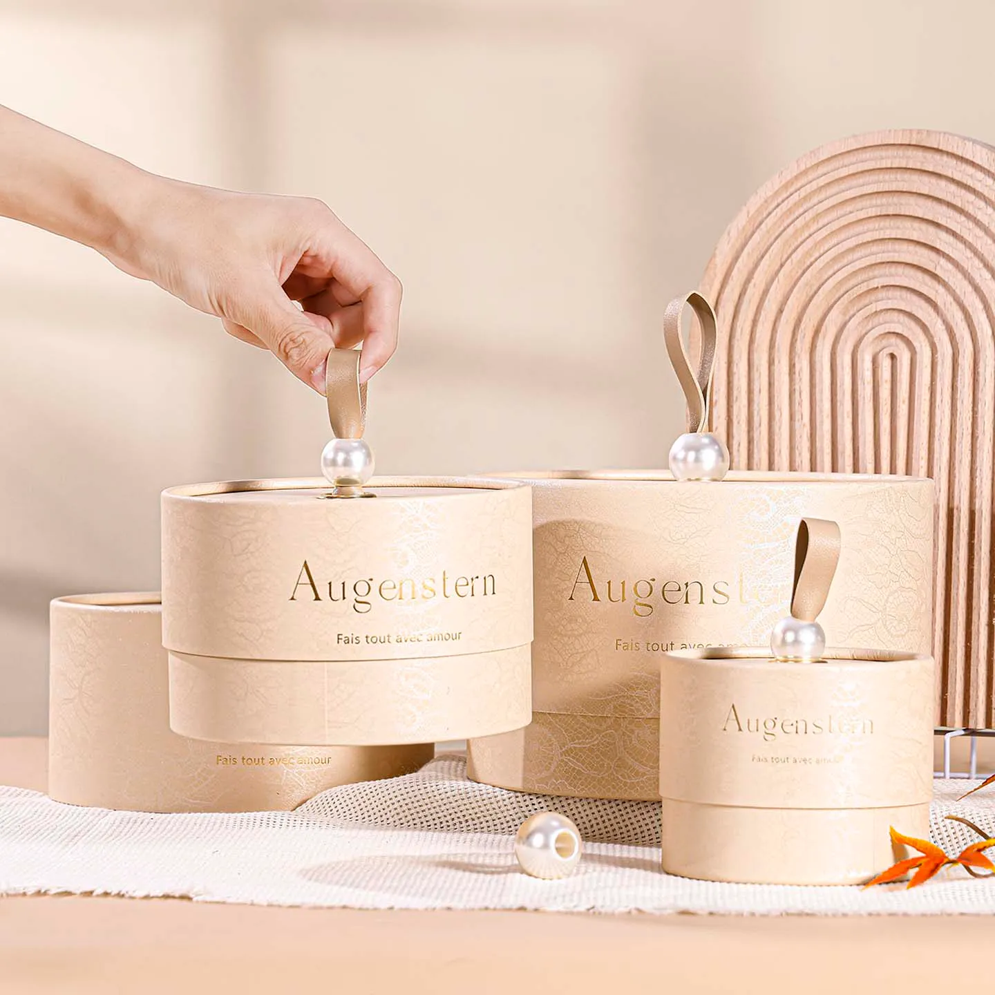 Factory Wholesale Premium Wedding Candy & Favor Boxes Creative Handheld Hug Buckets Embossing Recyclable Art Paper Rigid Boxes