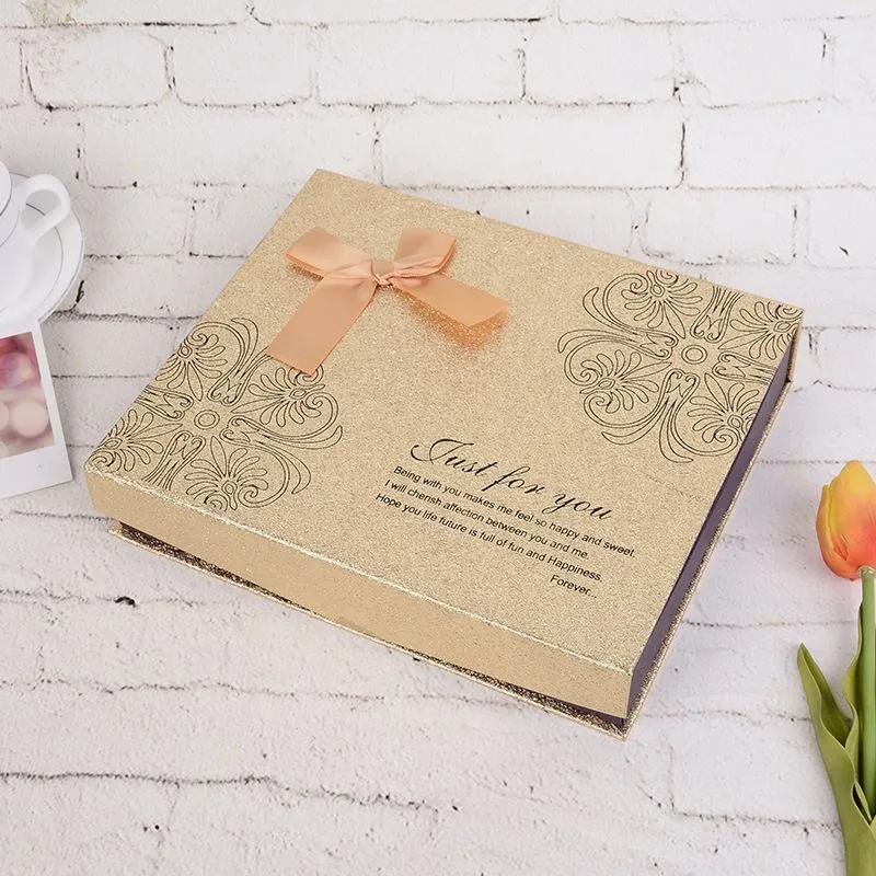 Eco-friendly Custom Logo Embossed Luxury Truffle Gift Packaging Book Shaped Rigid Paper Magnetic Closure Chocolate Box Plastic