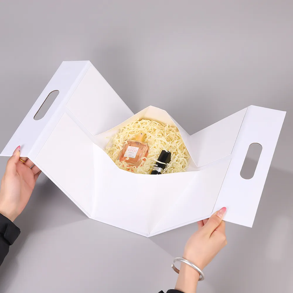 Folding Gift Box Souvenir Magnetic Closure Portable Shopping Packaging Box Gold Pink Triangular Shaped Recycled Materials