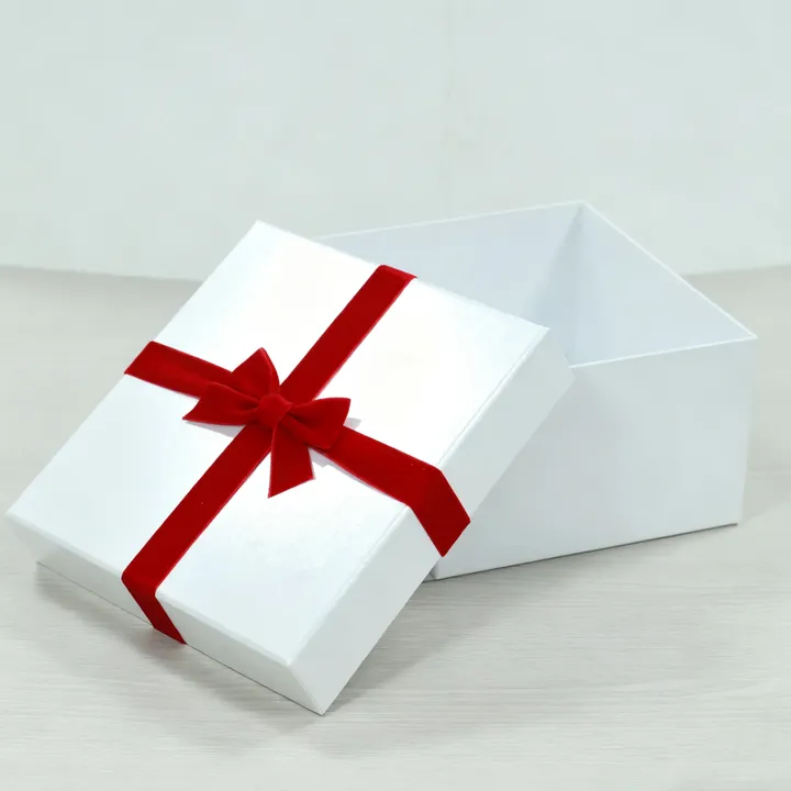 Customized Two Pieces Box Cardboard Hard Box Embossing or Debossing Gold Foil Stamping UV Coating Gift Packaging for Cosmetic