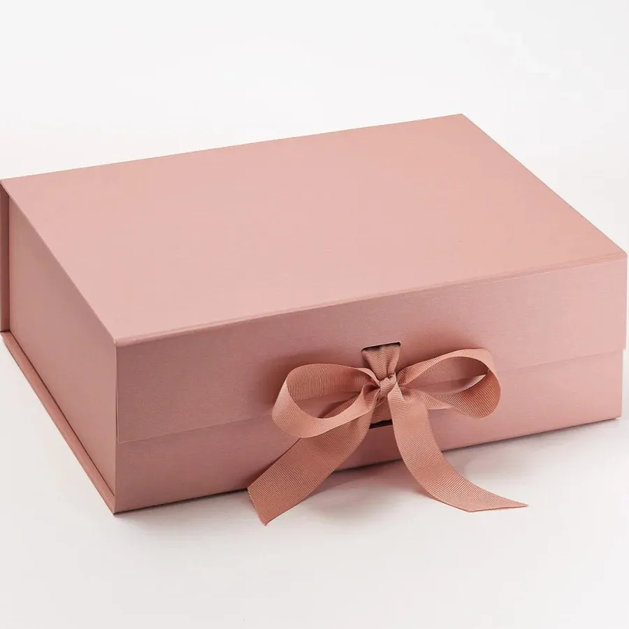 Wholesale Custom Logo Printed Recycled Materials Matte High Quality Cardboard Gift Boxes Magnetic Folding Apparel Packaging