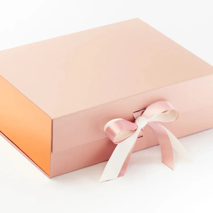 Wholesale Custom Logo Printed Recycled Materials Matte High Quality Cardboard Gift Boxes Magnetic Folding Apparel Packaging